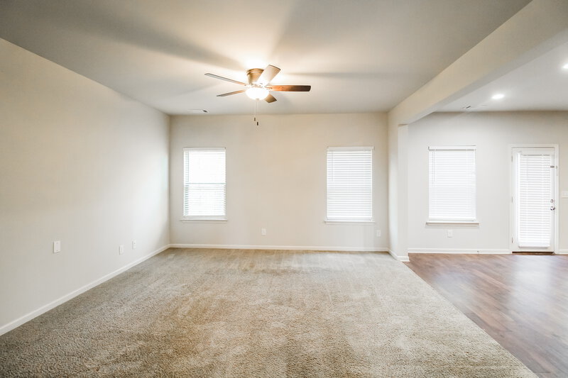 2,250/Mo, 223 Fern Walk Lawrenceville, GA 30045 Living Room View