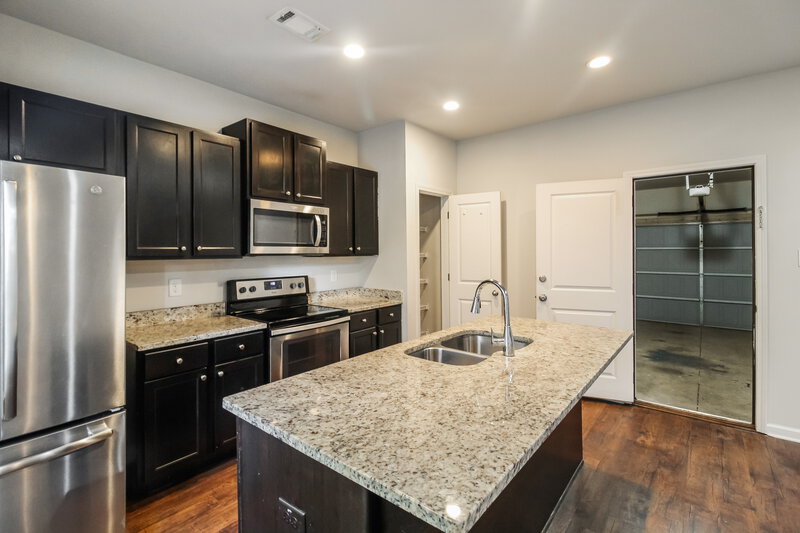2,250/Mo, 223 Fern Walk Lawrenceville, GA 30045 Kitchen View