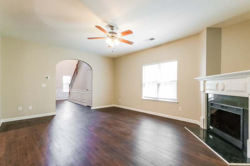2,610/Mo, 121 Tyre Drive McDonough, GA 30253 Living Room View 2