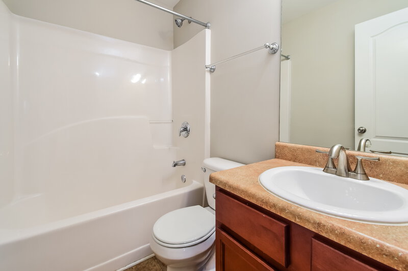 1,880/Mo, 67 Hill Side Way Hiram, GA 30141 Bathroom View