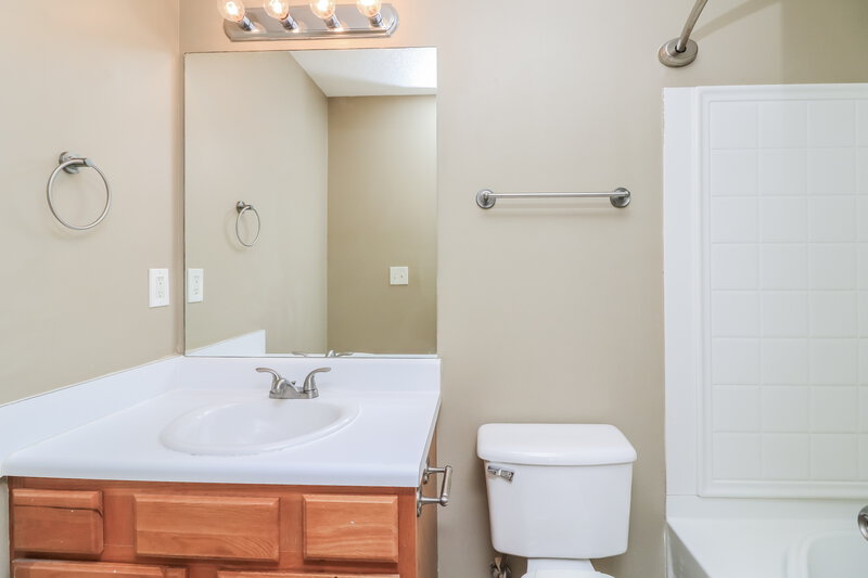 1,590/Mo, 240 Greystone Cir HIram, GA 30141 Main Bathroom View