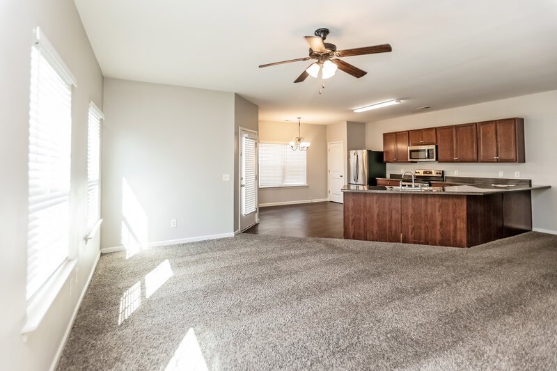 2,590/Mo, 59 Howard Ave Cartersville, GA 30121 Living Room View 2