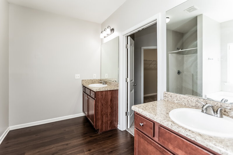 2,590/Mo, 59 Howard Ave Cartersville, GA 30121 Main Bathroom View