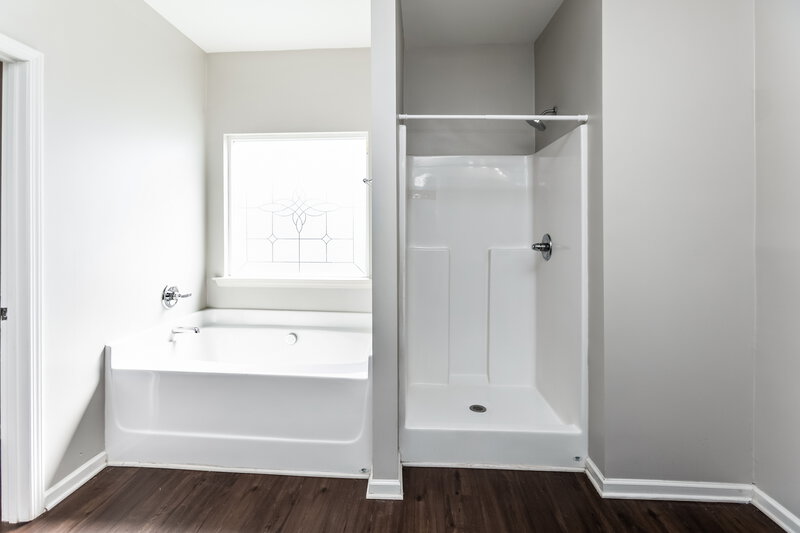 2,590/Mo, 59 Howard Ave Cartersville, GA 30121 Main Bathroom View 2