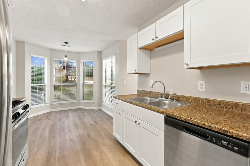 1,905/Mo, 2158 Denson Ln SW Marietta, GA 30008 Breakfast Nook View