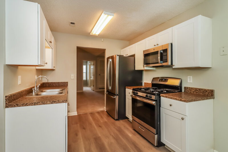 1,980/Mo, 2158 Denson Ln SW Marietta, GA 30008 Kitchen View