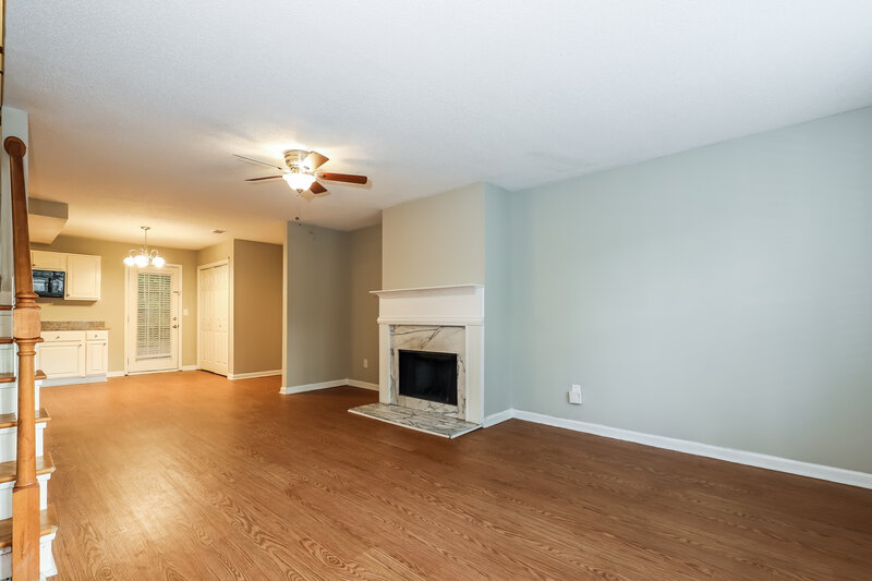 2,600/Mo, 11081 Knotty Pine Place Hampton, GA 30228 Living Room View
