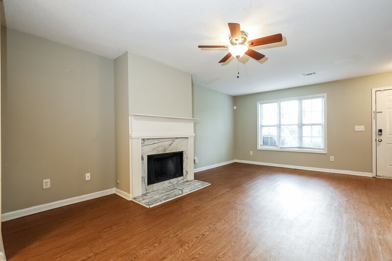 2,600/Mo, 11081 Knotty Pine Place Hampton, GA 30228 Living Room View 2