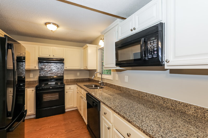 2,600/Mo, 11081 Knotty Pine Place Hampton, GA 30228 Kitchen View