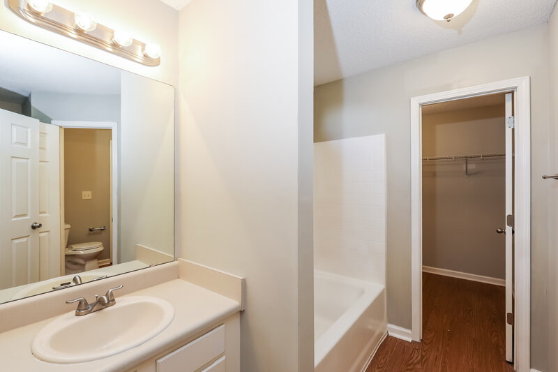 2,600/Mo, 11081 Knotty Pine Place Hampton, GA 30228 Main Bathroom View
