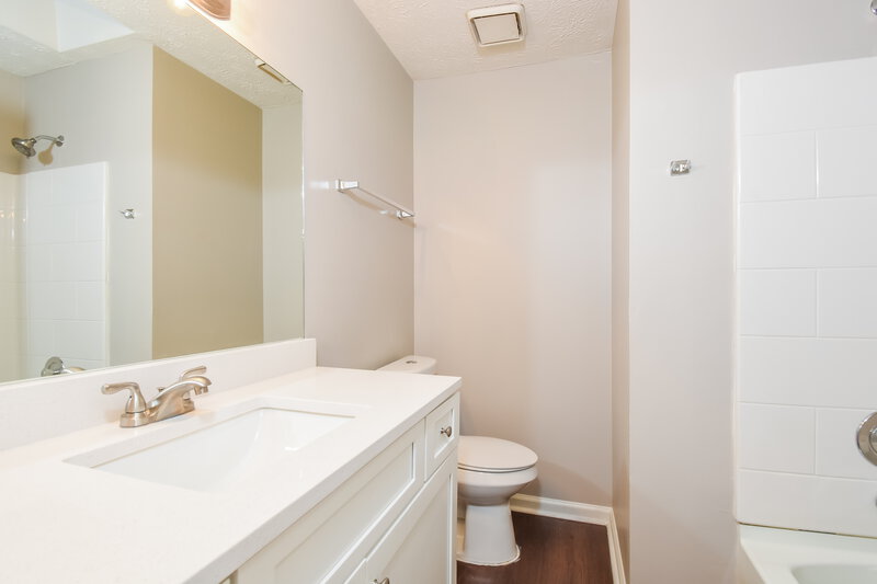 1,985/Mo, 3247 Valley View Lane Powder Springs, GA 30127 Main Bathroom View