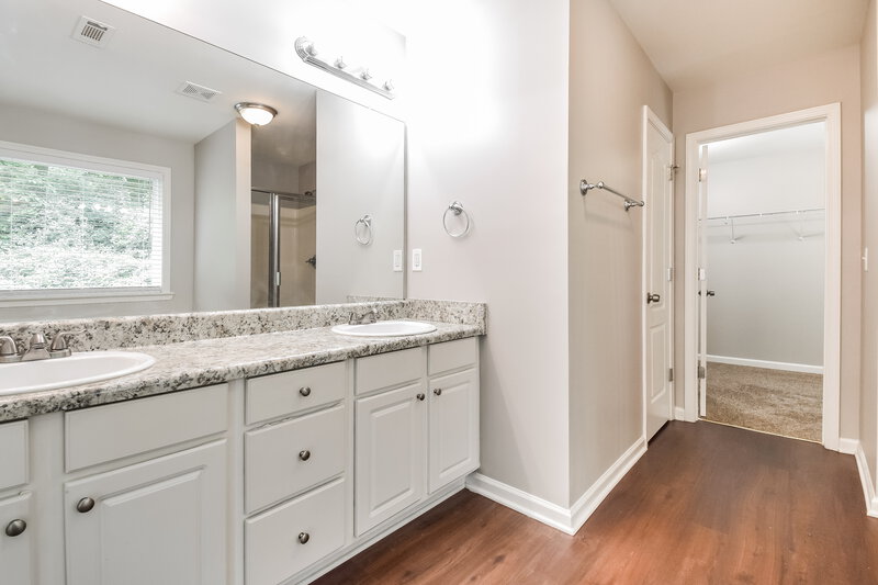 2,025/Mo, 3633 Aberdeen Way Douglasville, GA 30135 Main Bathroom View