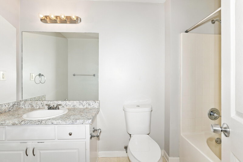2,010/Mo, 1068 Meadow Glen Cir Fairburn, GA 30213 Primary Bathroom View