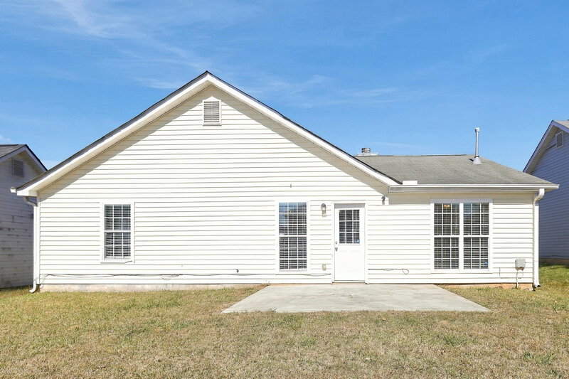 2,010/Mo, 1068 Meadow Glen Cir Fairburn, GA 30213 Rear View