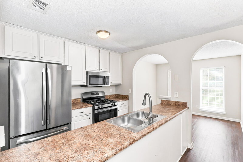 1,940/Mo, 1077 Meadow Glen Cir Fairburn, GA 30213 Kitchen View