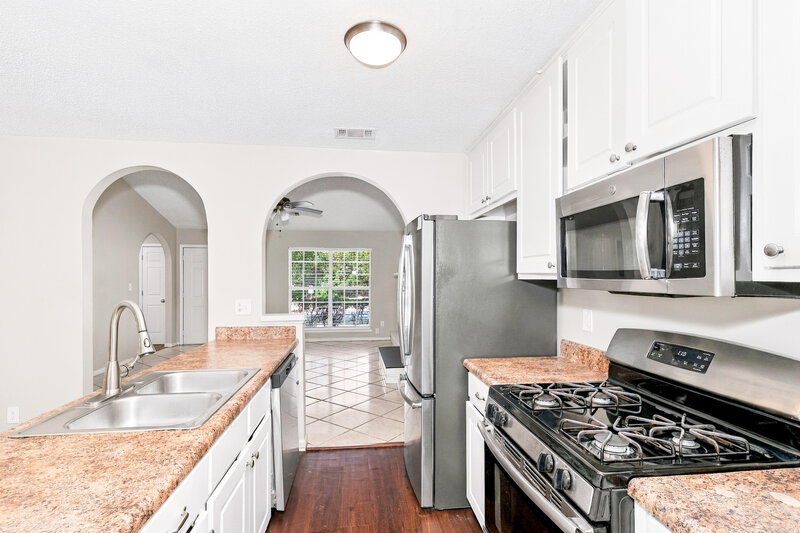 1,940/Mo, 1077 Meadow Glen Cir Fairburn, GA 30213 Kitchen View 2