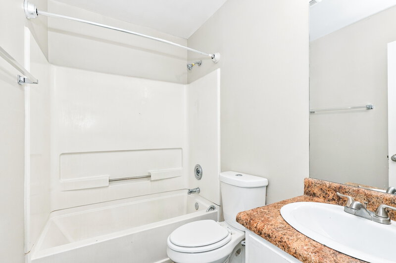 1,940/Mo, 1077 Meadow Glen Cir Fairburn, GA 30213 Bathroom View