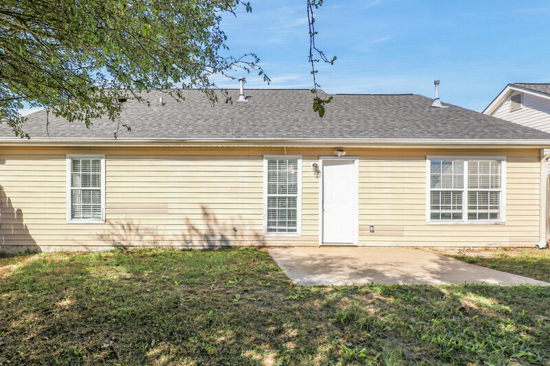 1,940/Mo, 1077 Meadow Glen Cir Fairburn, GA 30213 Rear View