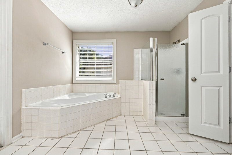2,210/Mo, 21 Arbor Cove Drive Stockbridge, GA 30281 Primary Bathroom View