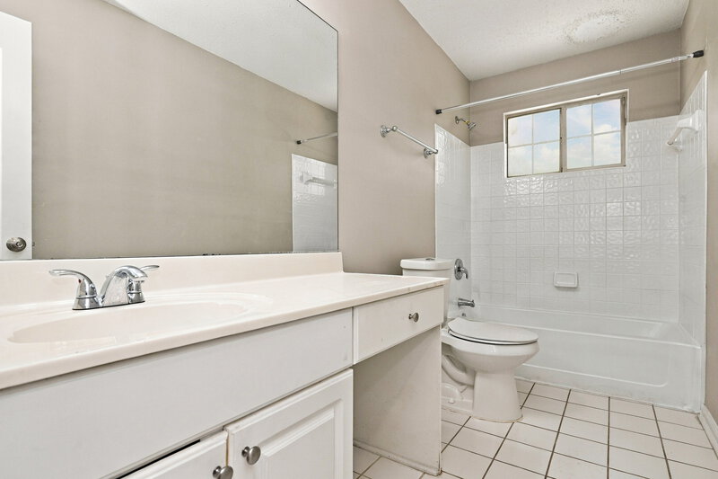 2,210/Mo, 21 Arbor Cove Drive Stockbridge, GA 30281 Bathroom View