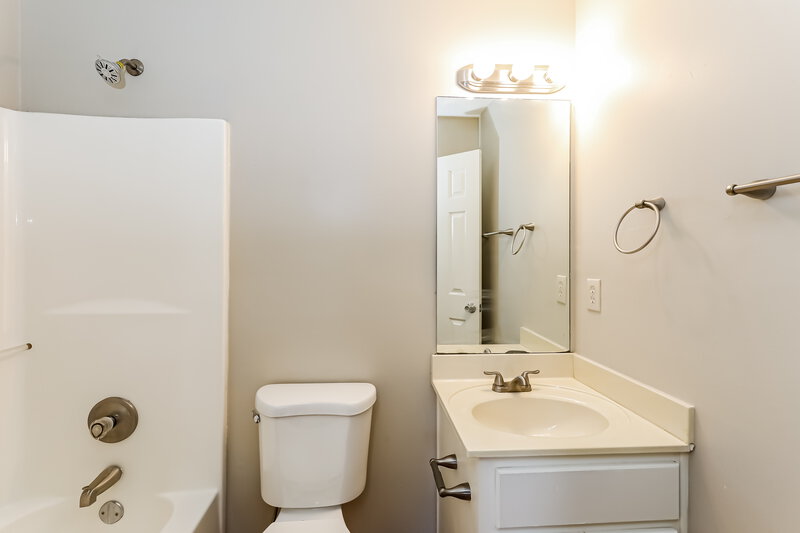 2,090/Mo, 135 Bo Simpson Pkwy McDonough, GA 30253 Bathroom View