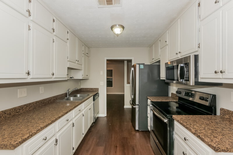 1,805/Mo, 715 Pullman Lane Stockbridge, GA 30281 Kitchen View