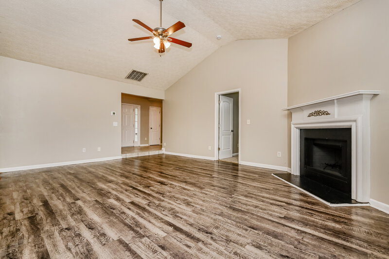 1,780/Mo, 7050 Duncan Walk McDonough, GA 30252 Living Room View