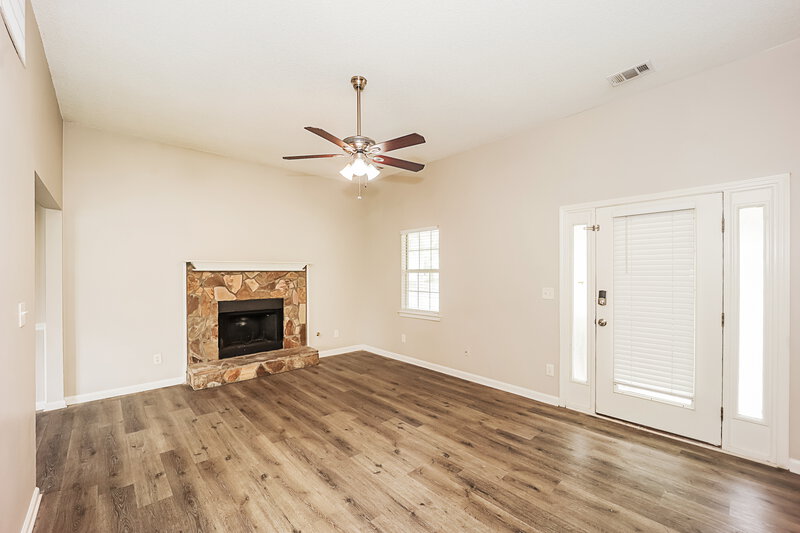 2,520/Mo, 82 Eva Dr Hampton, GA 30228 Living Room View