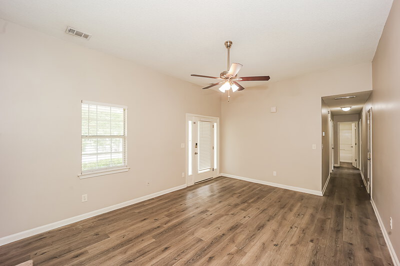 2,520/Mo, 82 Eva Dr Hampton, GA 30228 Living Room View 2