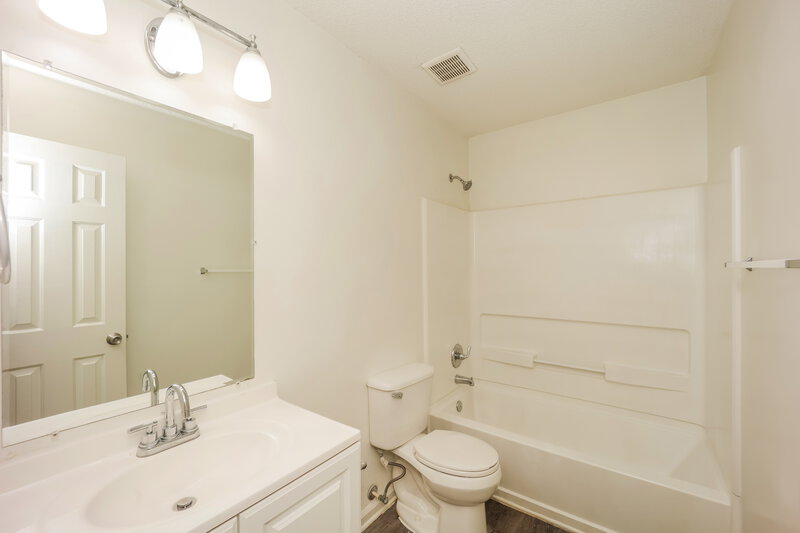 2,520/Mo, 82 Eva Dr Hampton, GA 30228 Bathroom View