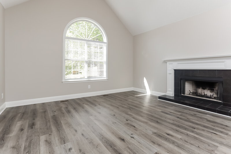 2,250/Mo, 9496 Lakeview Ct Douglasville, GA 30135 Living Room View