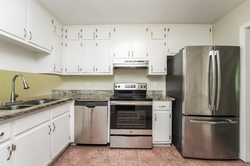 2,490/Mo, 1477 Cherry Hill Road SW Conyers, GA 30094 Kitchen View