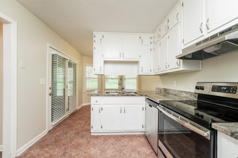 2,490/Mo, 1477 Cherry Hill Road SW Conyers, GA 30094 Kitchen View 2