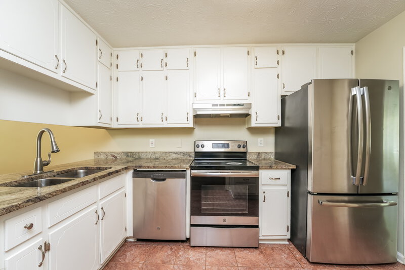 1,845/Mo, 1477 Cherry Hill Road SW Conyers, GA 30094 Kitchen View