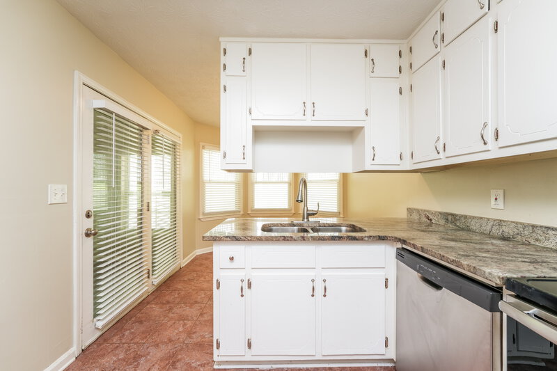 1,845/Mo, 1477 Cherry Hill Road SW Conyers, GA 30094 Kitchen View 2