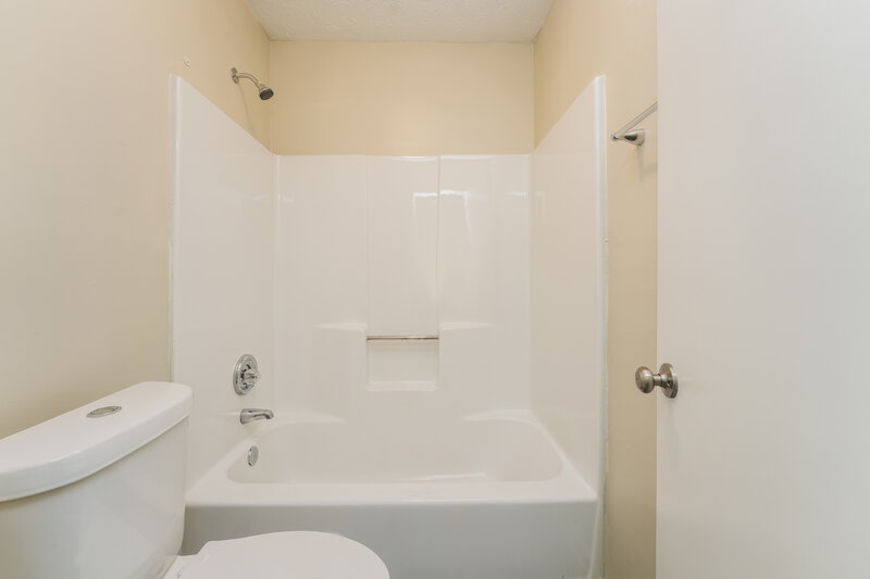 2,490/Mo, 1477 Cherry Hill Road SW Conyers, GA 30094 Main Bathroom View 2