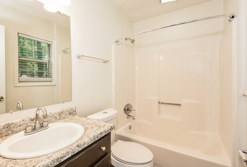 1,810/Mo, 3224 Valley View St Powder Springs, GA 30127 Main Bathroom View