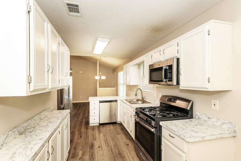 1,690/Mo, 1310 Waterton Trl Douglasville, GA 30134 Kitchen View 2