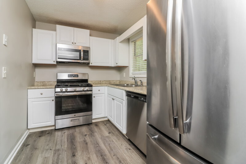 1,700/Mo, 213 Hampton Drive Dallas, GA 30132 Kitchen View