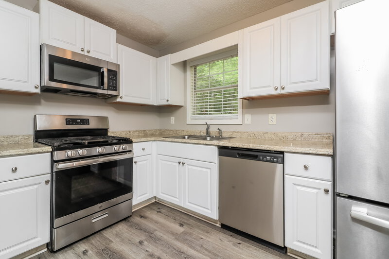 1,700/Mo, 213 Hampton Drive Dallas, GA 30132 Kitchen View 2