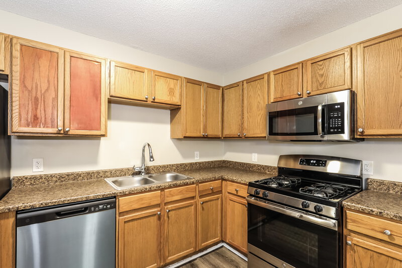 1,745/Mo, 200 Crystal Ct Hampton, GA 30228 Kitchen View
