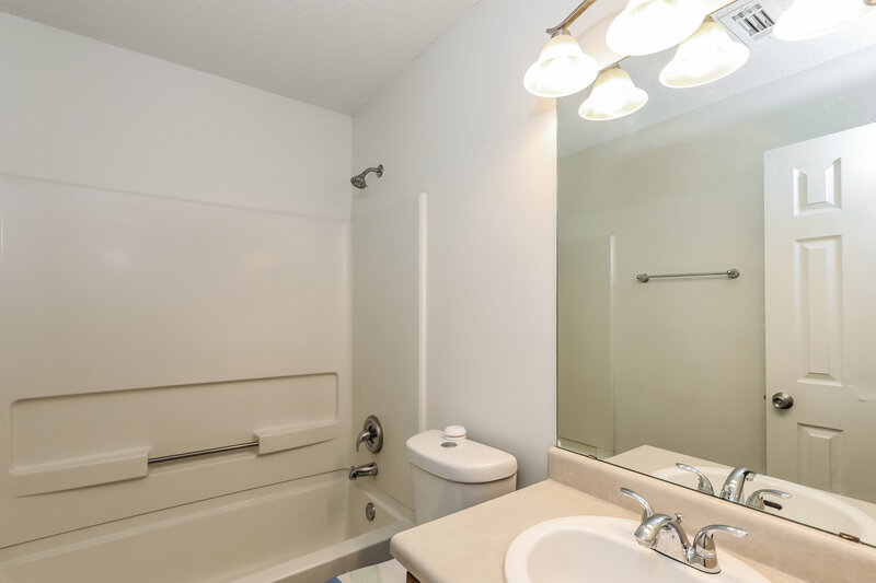 1,745/Mo, 200 Crystal Ct Hampton, GA 30228 Bathroom View
