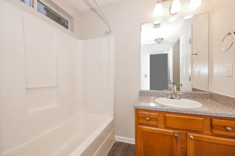 1,850/Mo, 5100 Tussahaw Xing McDonough, GA 30252 Main Bathroom View