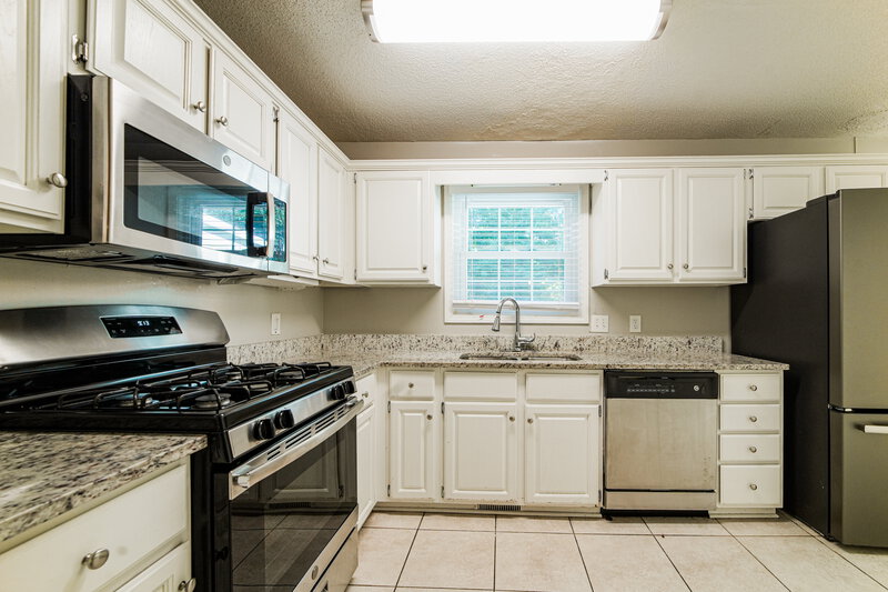 2,215/Mo, 6868 Robinwood Trl Douglasville, GA 30135 Kitchen View