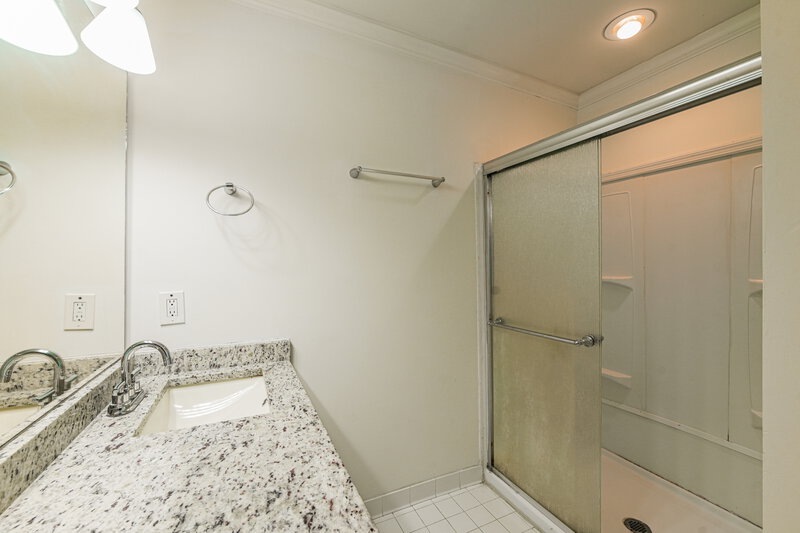 2,215/Mo, 6868 Robinwood Trl Douglasville, GA 30135 Main Bathroom View 2