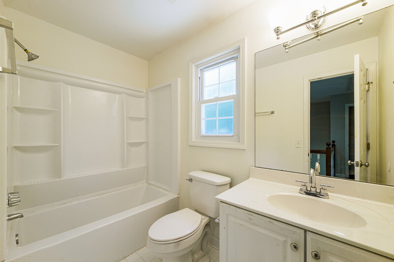 2,215/Mo, 6868 Robinwood Trl Douglasville, GA 30135 Bathroom View