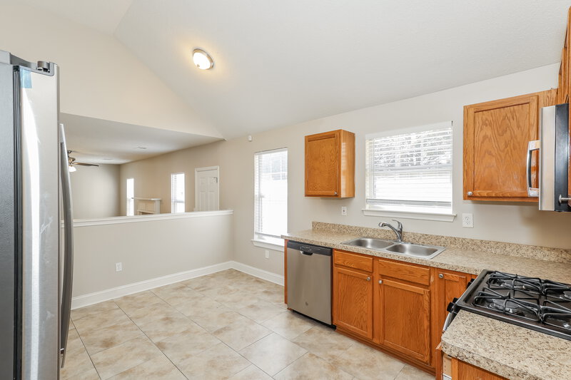 2,020/Mo, 10635 Misty Meadows Dr Hampton, GA 30228 Kitchen View