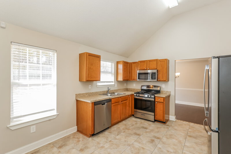2,020/Mo, 10635 Misty Meadows Dr Hampton, GA 30228 Kitchen View 2