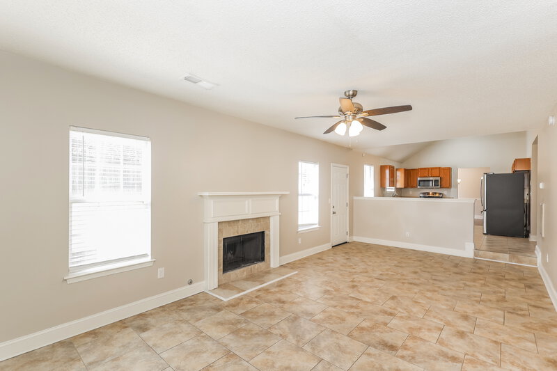 2,020/Mo, 10635 Misty Meadows Dr Hampton, GA 30228 Family Room View 2