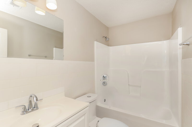 2,020/Mo, 10635 Misty Meadows Dr Hampton, GA 30228 Bathroom View